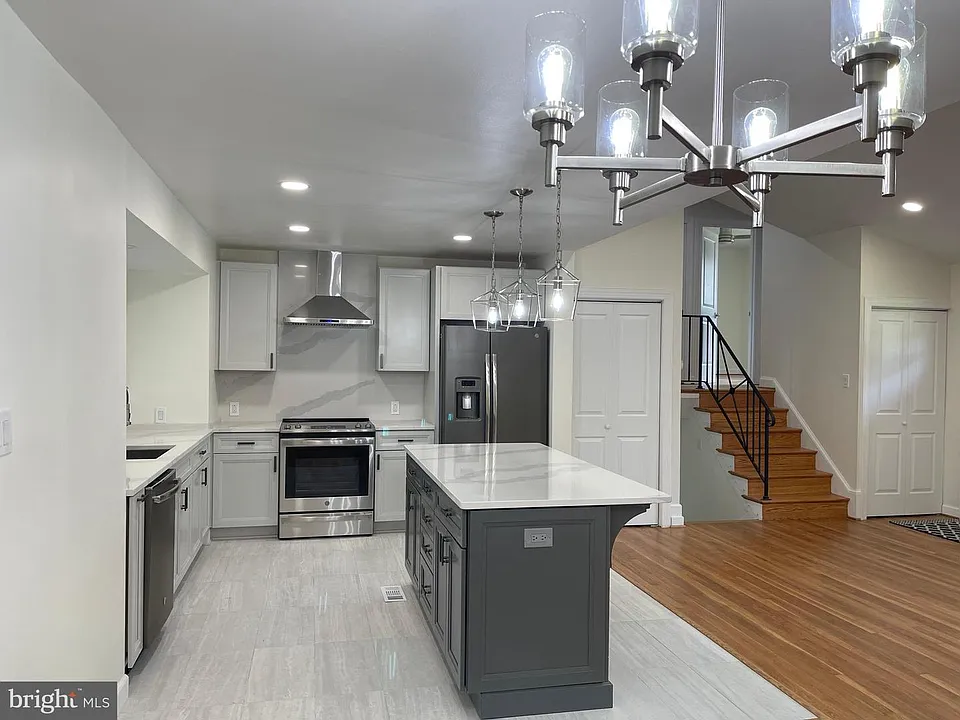 9913 Pomona Dr