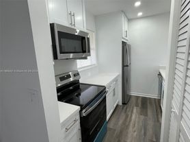 3246 NW 103rd Ter, Coral Springs, FL