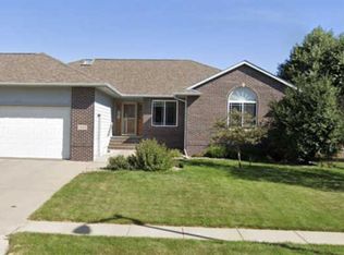 7504 W 32nd St, Sioux Falls, SD 57106