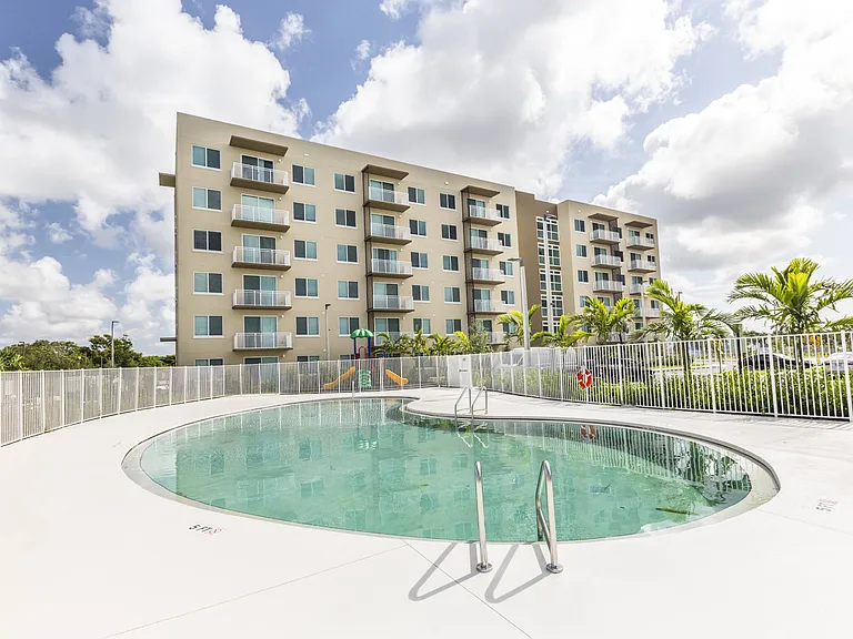Village at Coral Reef — Photo 31