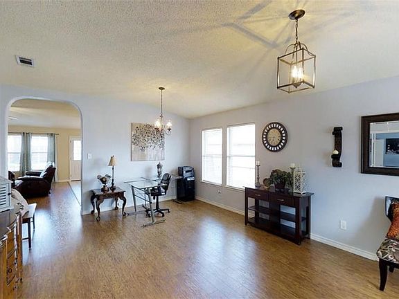 3rd image of 1021 Richmond Ln