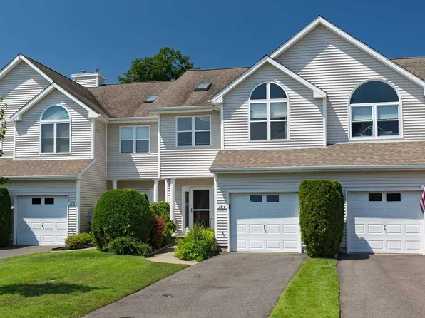 104 Willow Pond Dr, Riverhead, NY 11901