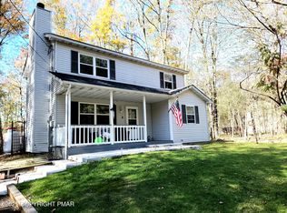 877 Country Place Dr, Tobyhanna, PA 18466