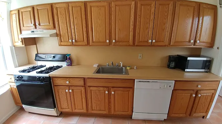 Rented by Halvatzis Realty | media 22