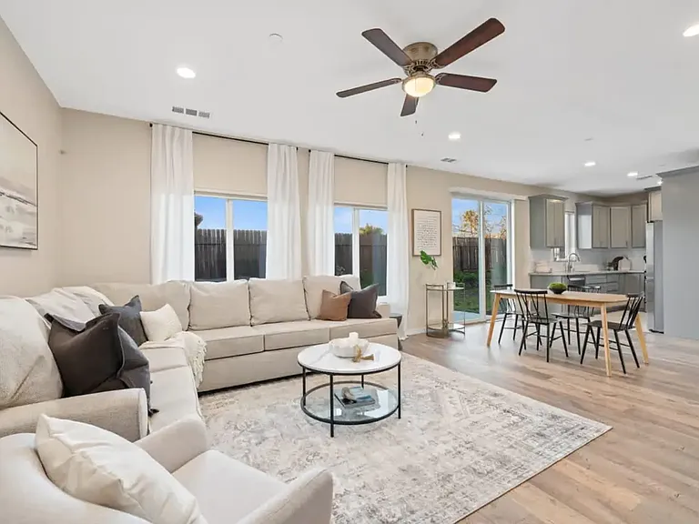 4501 Cyclamen Way #4503 — Photo 2