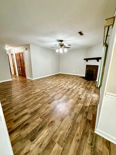 1008 Creekside Way - 1 — Photo 3