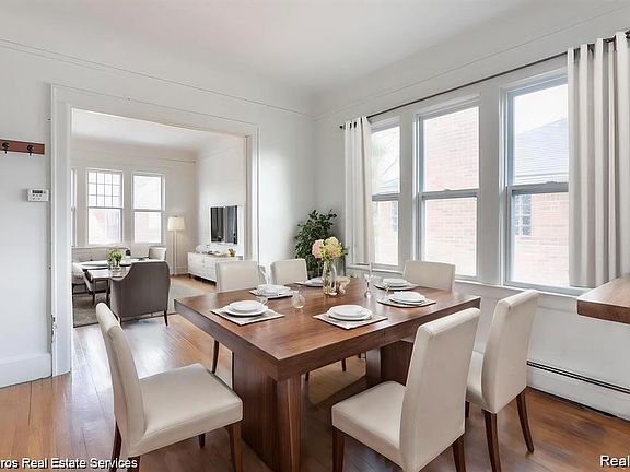2nd image of 872 Beaconsfield Ave APT 1S