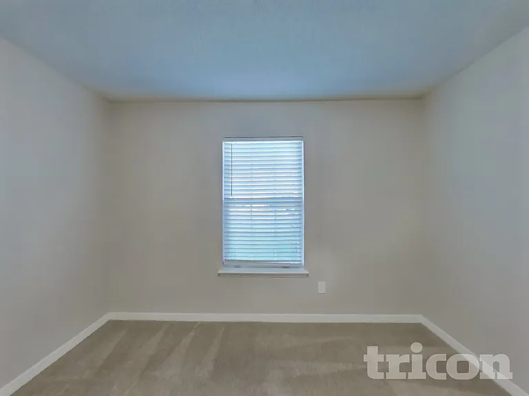 470 Shamrock Ave S — Photo 13