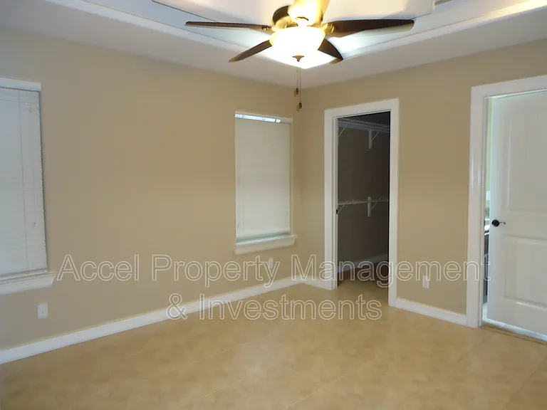 8902 N 36th Ln — Photo 6