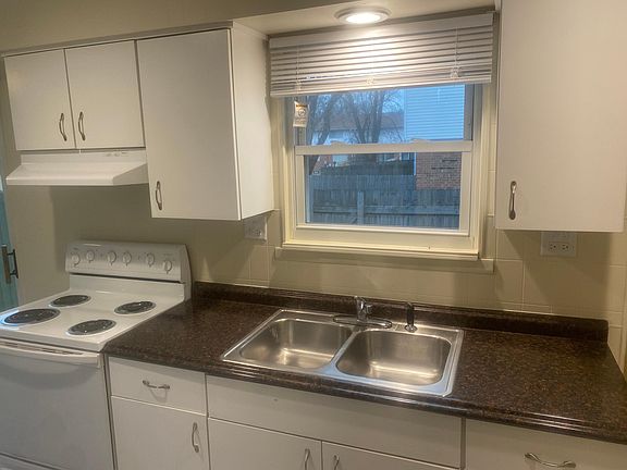 2nd image of 3076 Saint Ives Ln