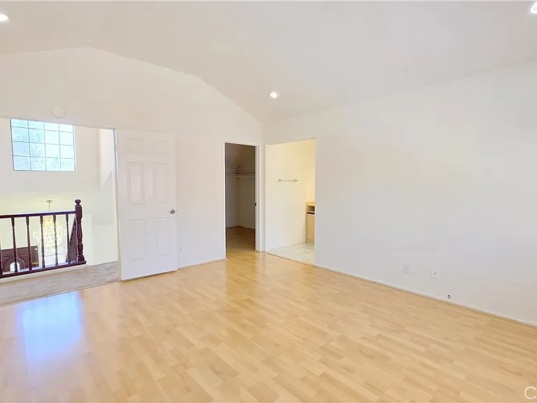 335 Eola Dr — Photo 16