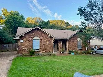 3 bed, 1300 sqft, $1,025 — Photo 1