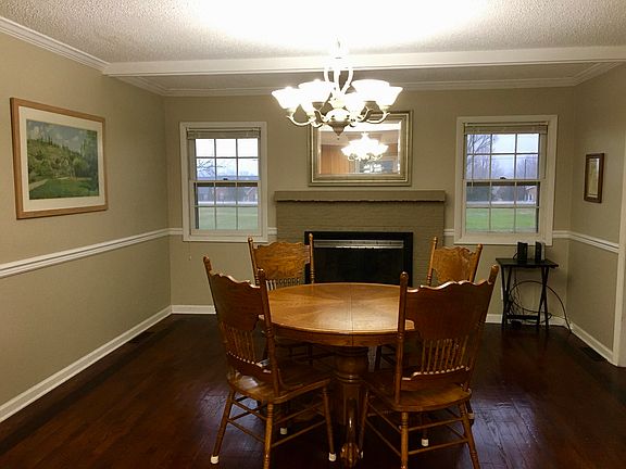 Dining room opposite kitchen