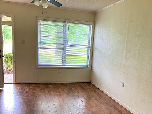4th image of 1012 Anderson Dr