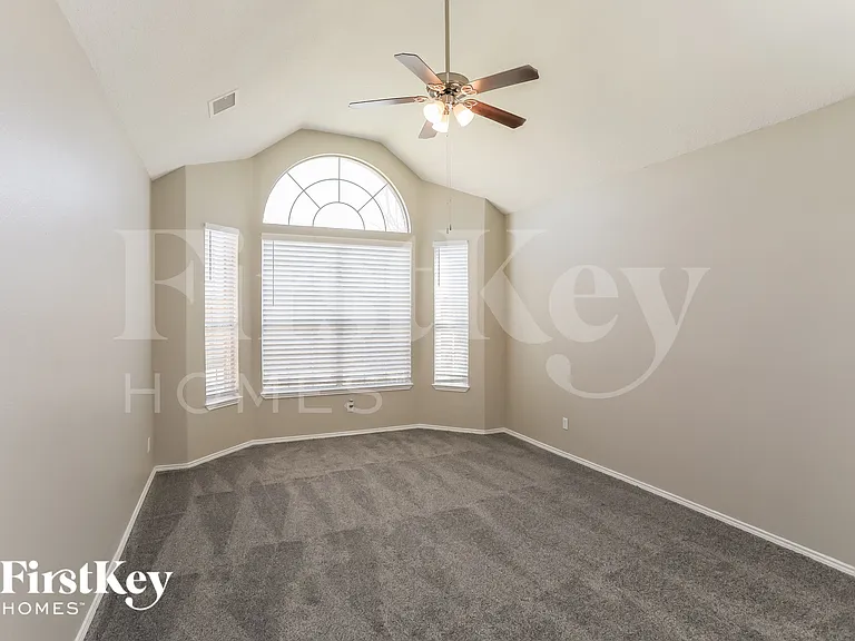 5210 Orlando Cir — Photo 7