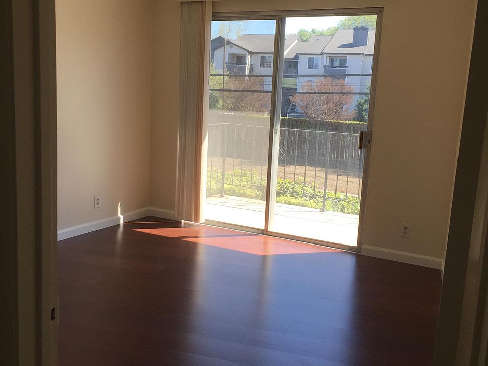 1st image of 426 Hawthorn Ave APT 3