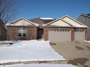 5004 Londonderry Rd, Bloomington, IL 61705