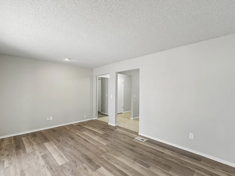101 Oakside Dr — Photo 3