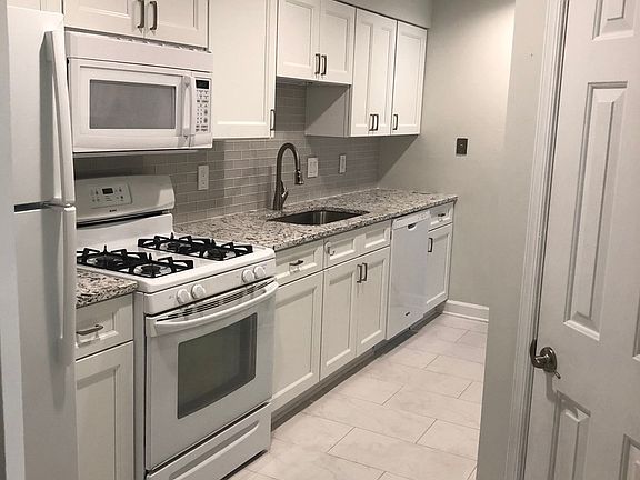 3rd image of 609 Admiral Dr Unit 208