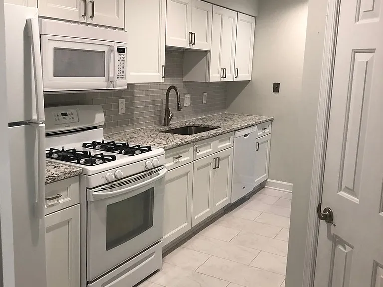 609 Admiral Dr #208 — Photo 3