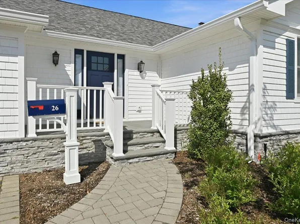 26 Clearland Avenue, Carle Place, NY 11514