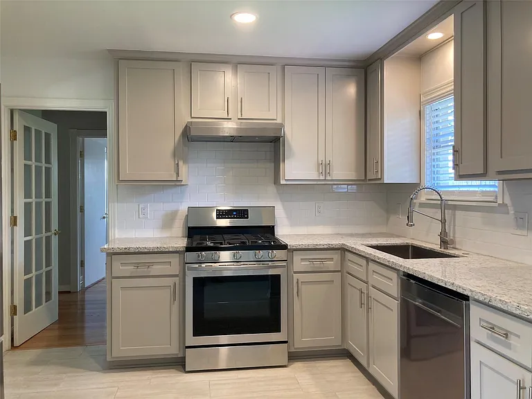 1605 Lamonte Ln — Photo 6