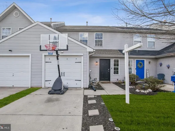 39 Meadowrue Ln, Sicklerville, NJ 08081