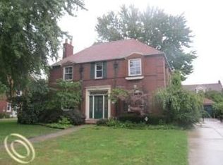 820 Pemberton Rd, Grosse Pointe Park, MI 48230