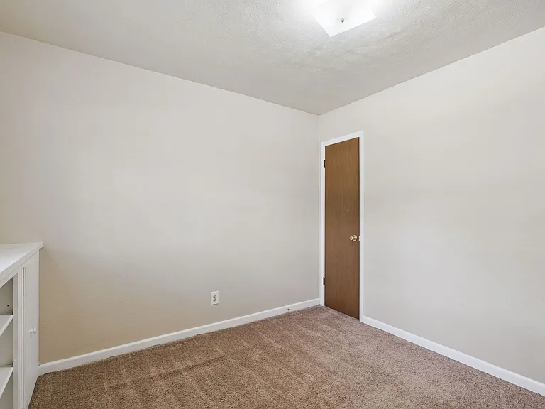 2028 Albert Lee Pkwy — Photo 15