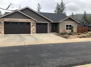 217 White Oak Way, Shady Cove, OR