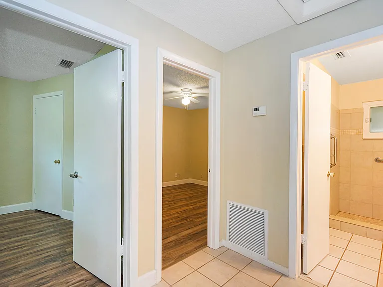 2716 SW 46th St #2 — Photo 13
