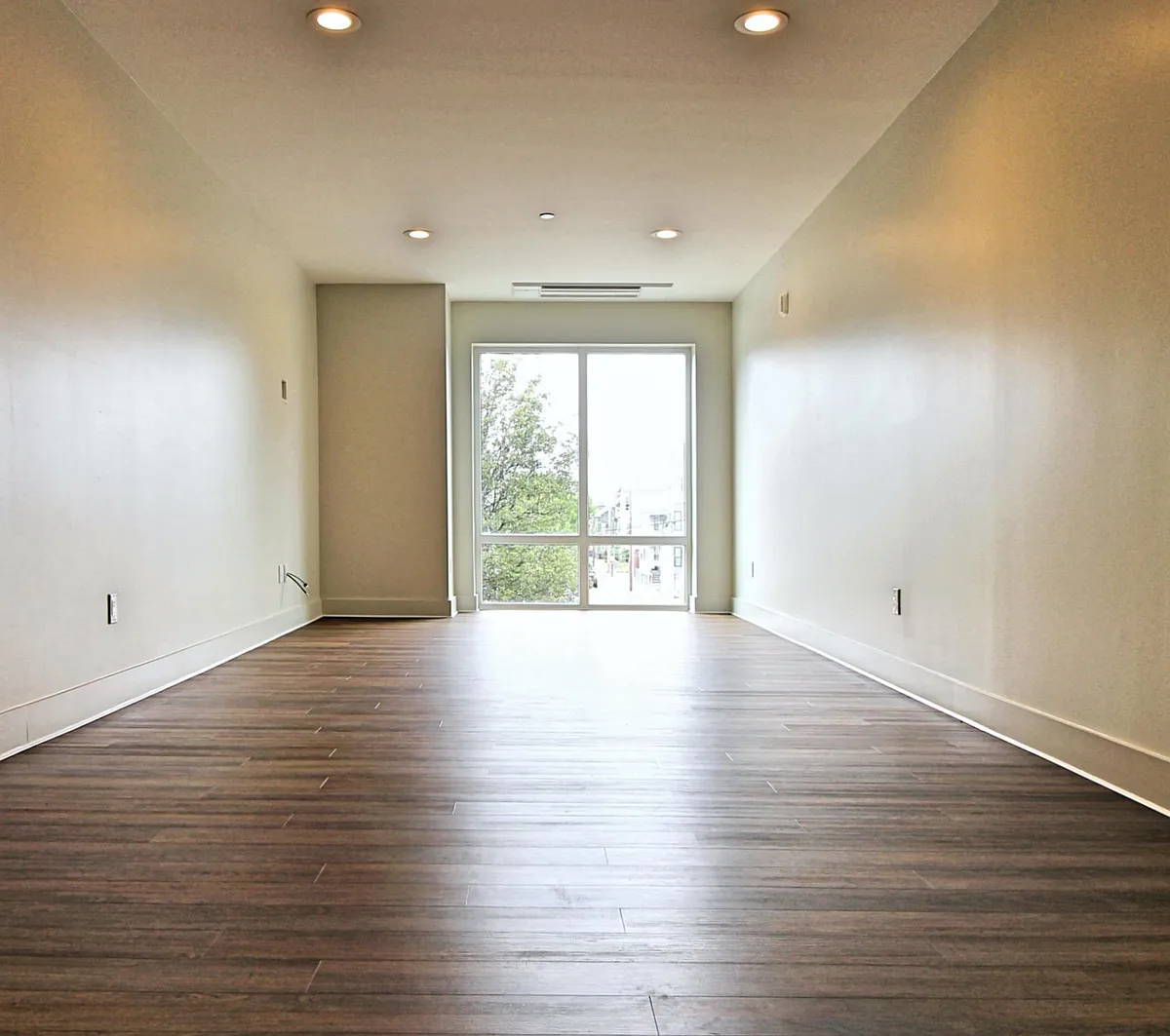 Building Photo - 1292 Westminster St #202