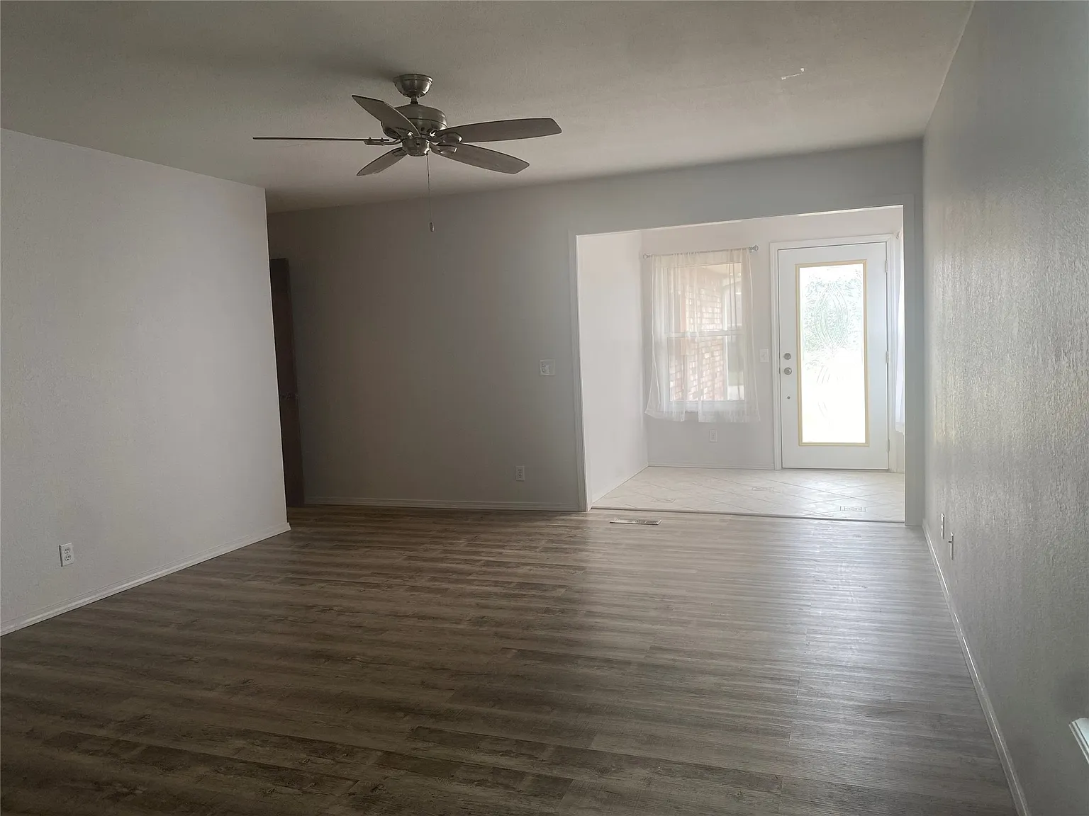 3 bed, 2.0 bath, 1900 sqft, $1,695 — Photo 2