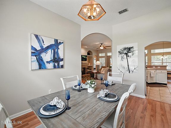 5th image of 428 TWIN OAKS Lane
