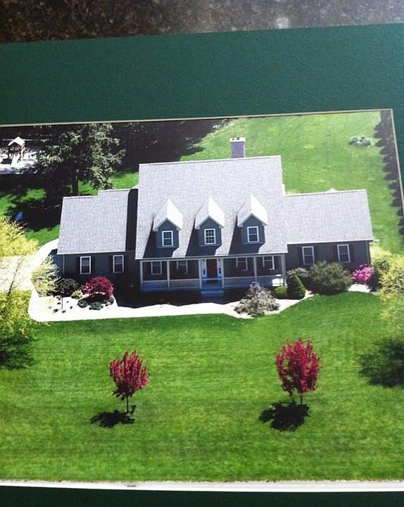 2nd image of 122 Maximilian Dr