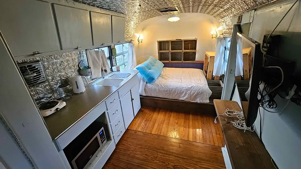 1 bed, 250 sqft, $900 — Photo 2