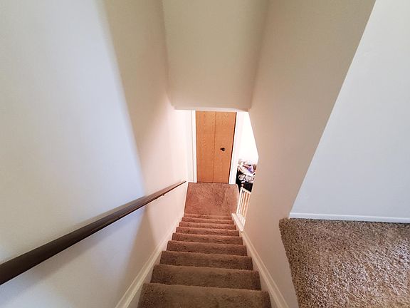 5th image of 44680 Bunkerhill Dr N