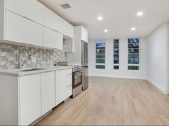 4th image of 69 Stockholm St #B1