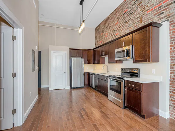 231 Central St, Lowell, MA 01852