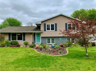 3 Spring Cir, Grinnell, IA 50112