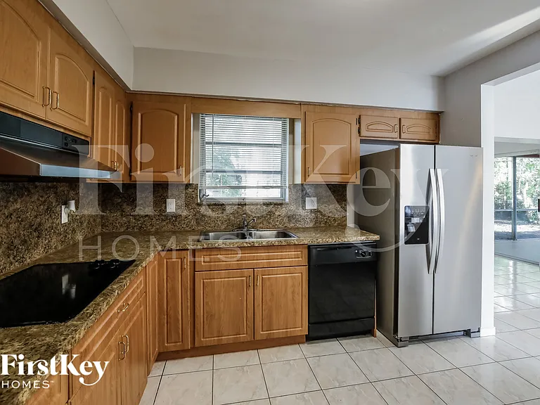 621 SW 69th Ter — Photo 7