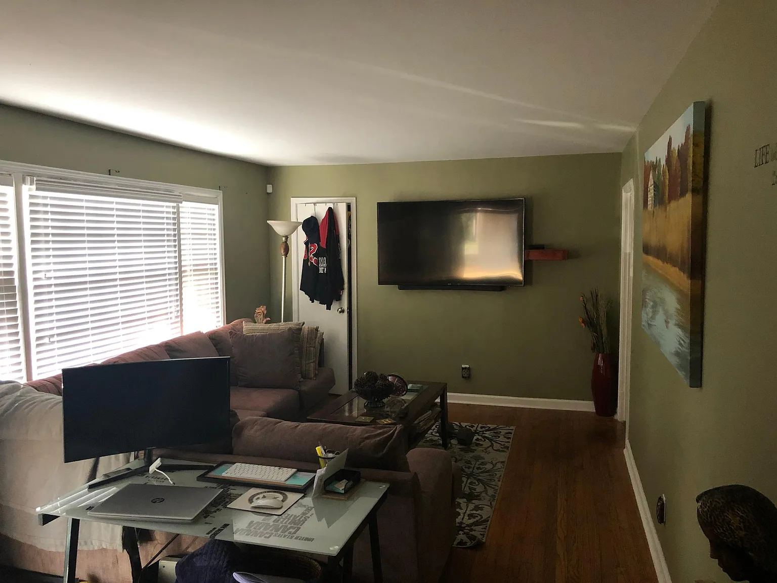3 bed, 1100 sqft, $1,300 — Photo 2