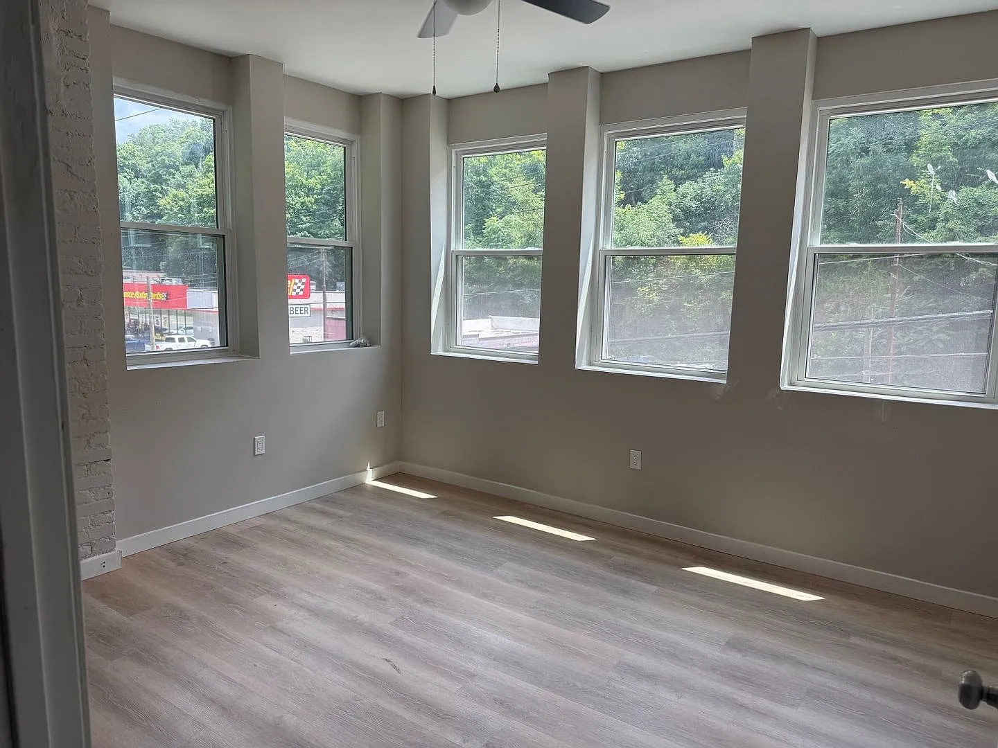 2 bed/1 bath Apartments Pittsburgh, PA 15226 — Photo 2