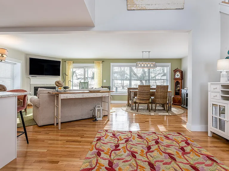 23 Lacosta Dr — Photo 2