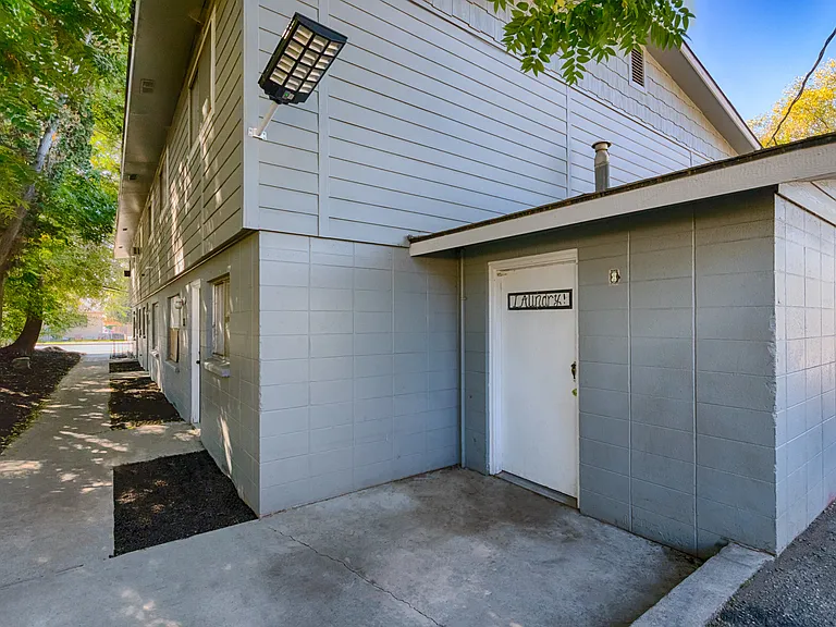 2003 E Linden St #2 — Photo 15