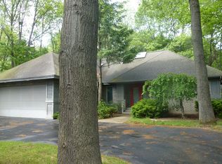 3975 Harbor Point Dr, Muskegon, MI 49441