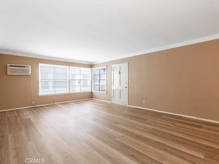 5319 Whitsett Ave #3 — Photo 2