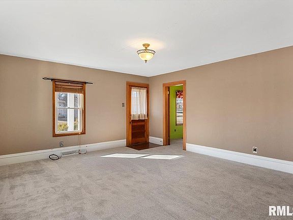 4th image of 152 E Van Buren St