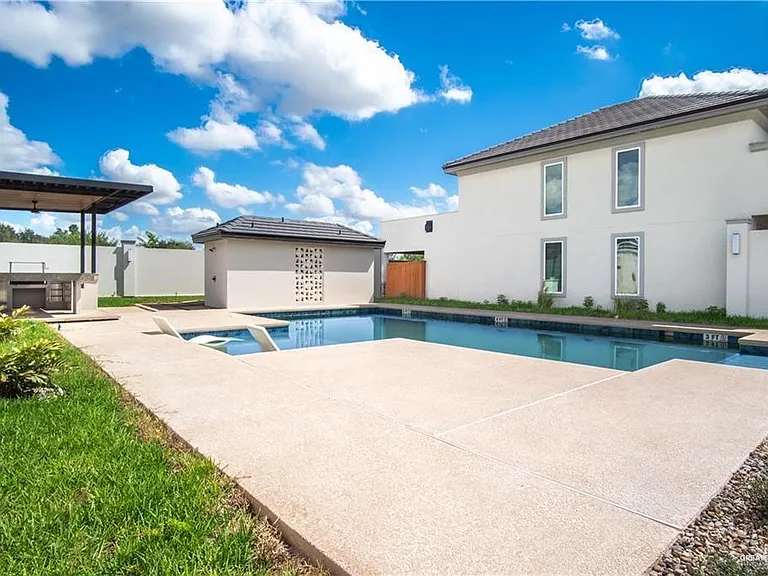 2206 Corales St — Photo 21