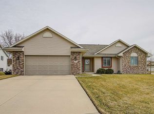 1212 Comanche Ct, Fort Atkinson, WI 53538